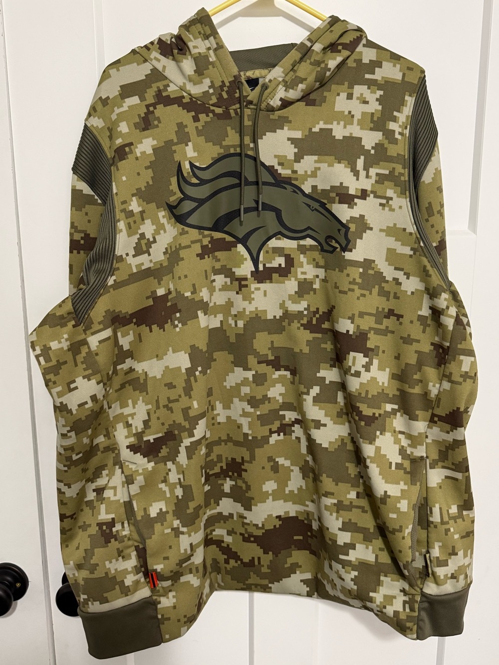 Nike Denver Broncos NFL Onfield Dri-FIT Pullover Hoodie in Olive and Tan Camo